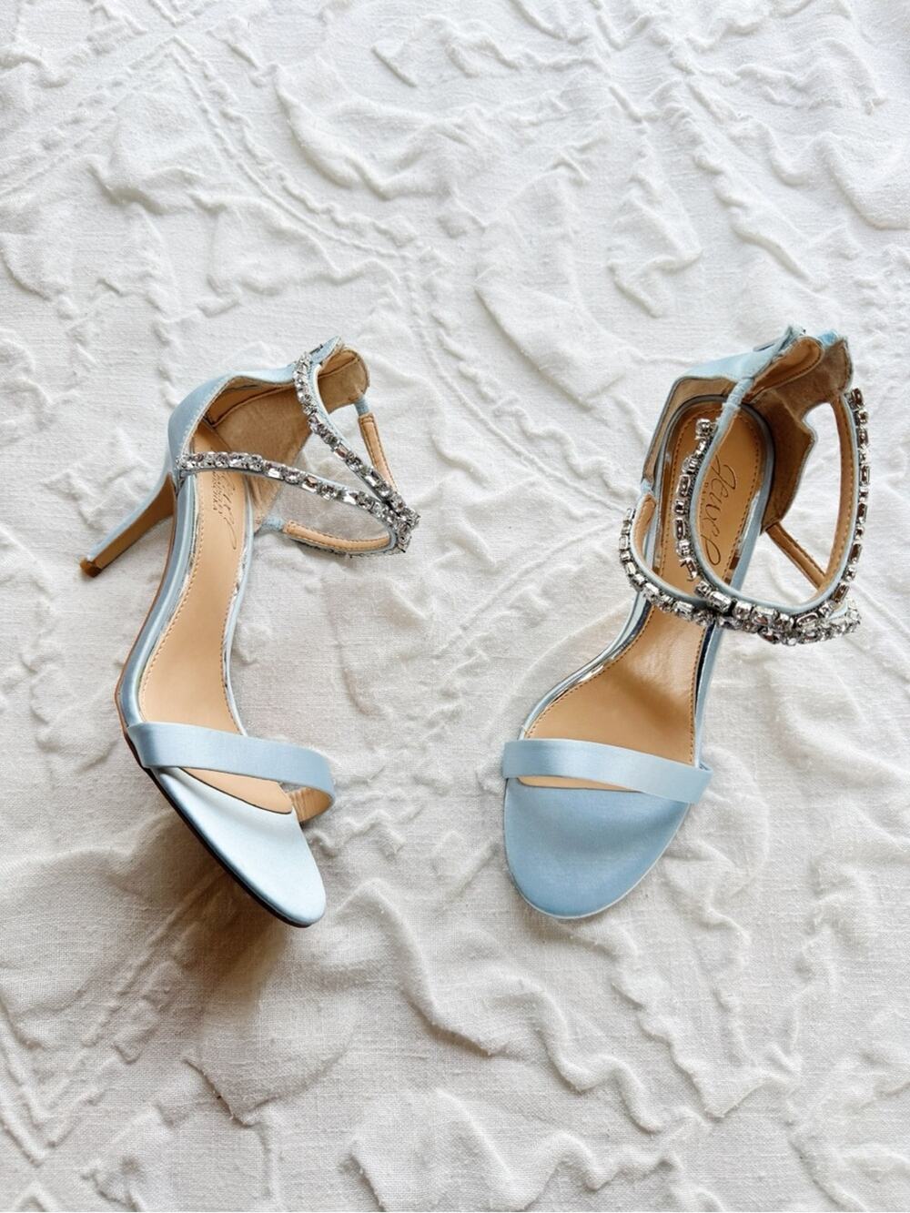 Badgley Mischka Celine Stiletto
Heel size 7
